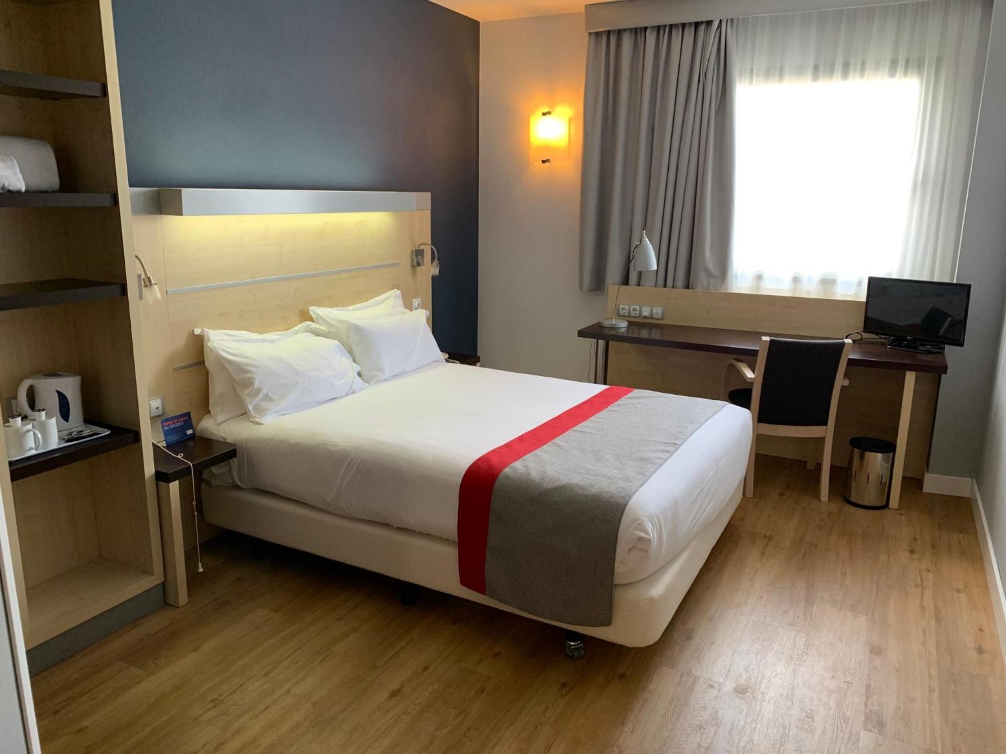 Holiday Inn Express Vitoria By Ihg Exterior photo